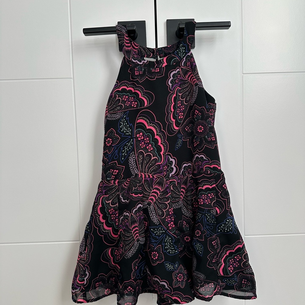 3/27$ Girls butterfly print flowy short romper with back cutout size 8
